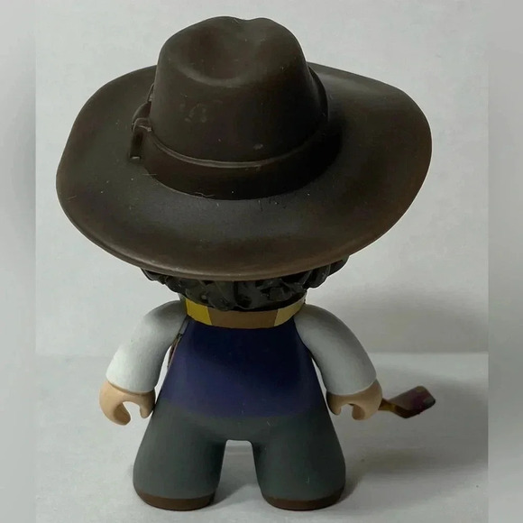 Doctor Who - Titans Vinyl Figure - The 4th Doctor in Vest 🧣🤎 - Picture 3 of 7